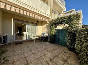 Studio climatisé avec terrasse et parking à Cavalaire-sur-Mer - FR-1-226B-226